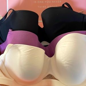 Third love. 34 C 1/2. Size is between a C cup and D cup. Brand new